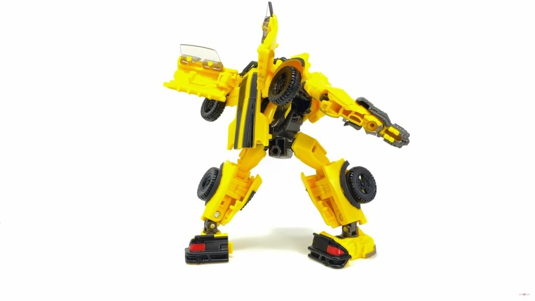 In Hand Image Of Transformers Rise Of The Beasts SS 100 Bumblebee  (8 of 44)